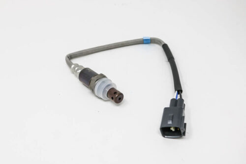 Upstream oxygen sensor with hexagonal metal body and extended threaded section