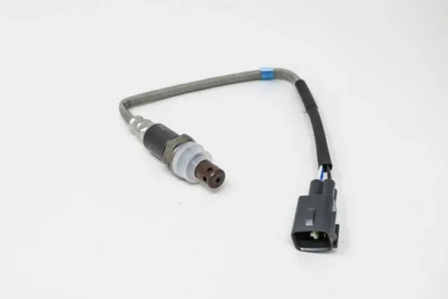 Upstream oxygen sensor with hexagonal metal body and extended threaded section